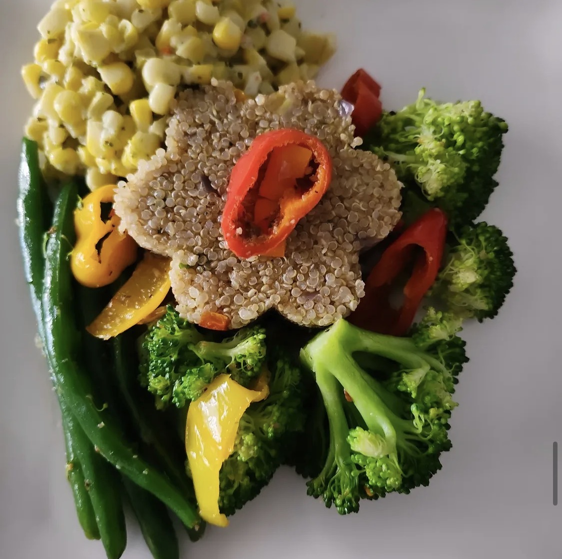 Quinoa with roasted peppers, broccoli and green beans